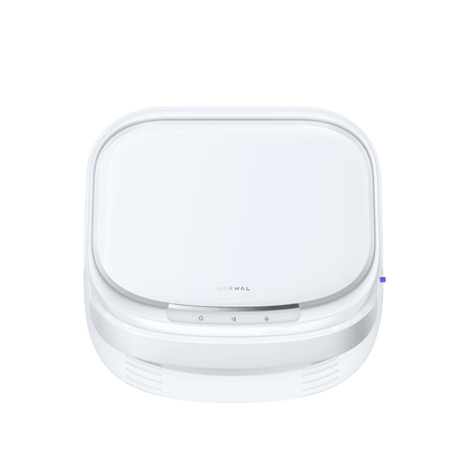 Överblick av Narwal Freo Z10 robotdammsugare med kontrollpanel, smart design för hushållsrengöring utan trassel.