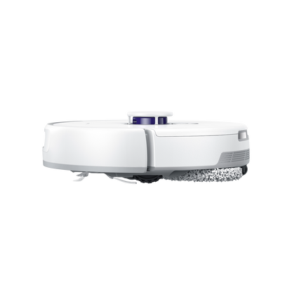 Sidovy av Narwal Freo Z Ultra White robotdammsugare med moppsystem och kraftfull 12,000Pa sugeffekt för djuprengöring.